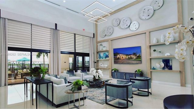 3375 W 100th Ter, Hialeah, FL 33018