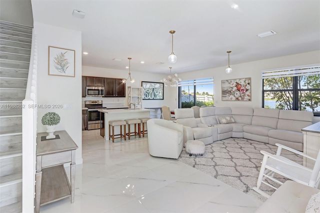 3375 W 100th Ter, Hialeah, FL 33018