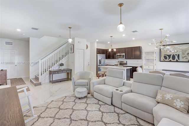 3375 W 100th Ter, Hialeah, FL 33018