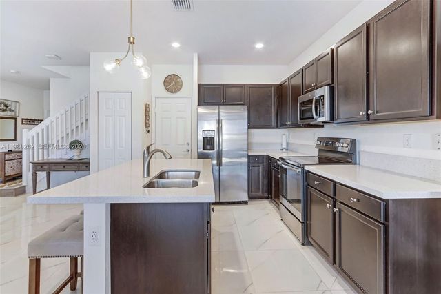 3375 W 100th Ter, Hialeah, FL 33018