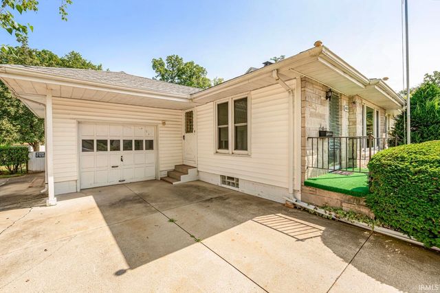 405 W Angela Boulevard, South Bend, IN 46617