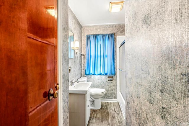 405 W Angela Boulevard, South Bend, IN 46617