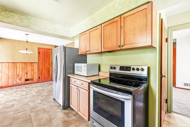 405 W Angela Boulevard, South Bend, IN 46617