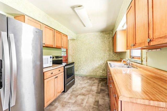 405 W Angela Boulevard, South Bend, IN 46617