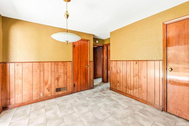 405 W Angela Boulevard, South Bend, IN 46617