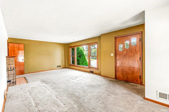 405 W Angela Boulevard, South Bend, IN 46617