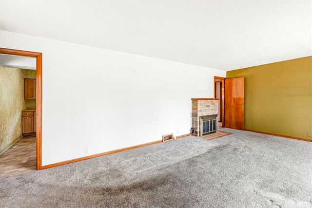 405 W Angela Boulevard, South Bend, IN 46617