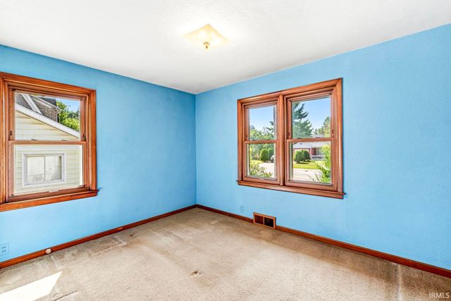 405 W Angela Boulevard, South Bend, IN 46617