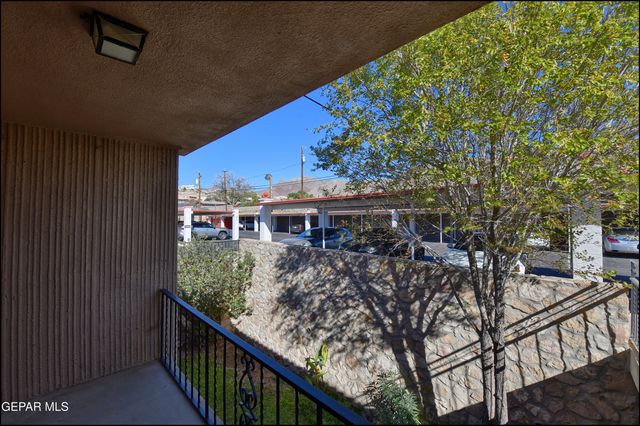 252 Shadow Mountain Drive 12, El Paso, TX 79912