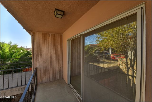 252 Shadow Mountain Drive 12, El Paso, TX 79912