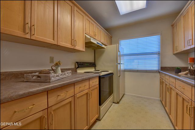 252 Shadow Mountain Drive 12, El Paso, TX 79912