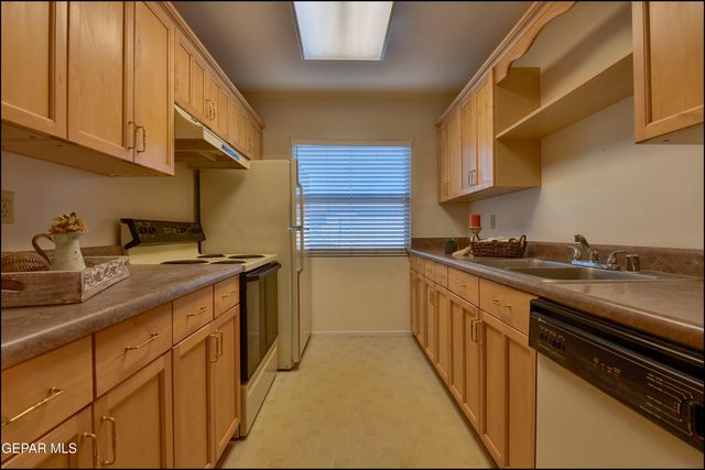 252 Shadow Mountain Drive 12, El Paso, TX 79912