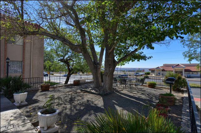 252 Shadow Mountain Drive 12, El Paso, TX 79912