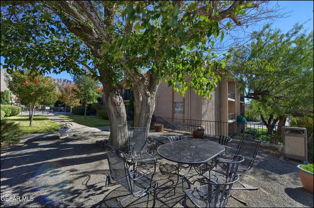 252 Shadow Mountain Drive 12, El Paso, TX 79912