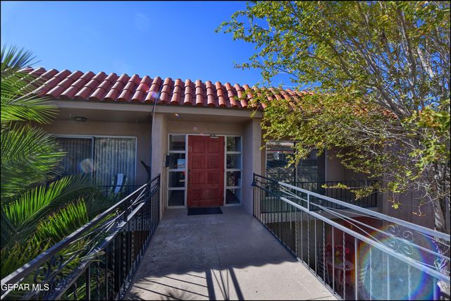 252 Shadow Mountain Drive 12, El Paso, TX 79912