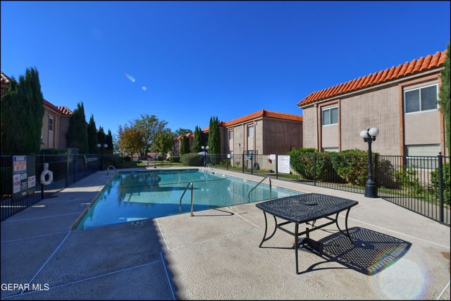 252 Shadow Mountain Drive 12, El Paso, TX 79912