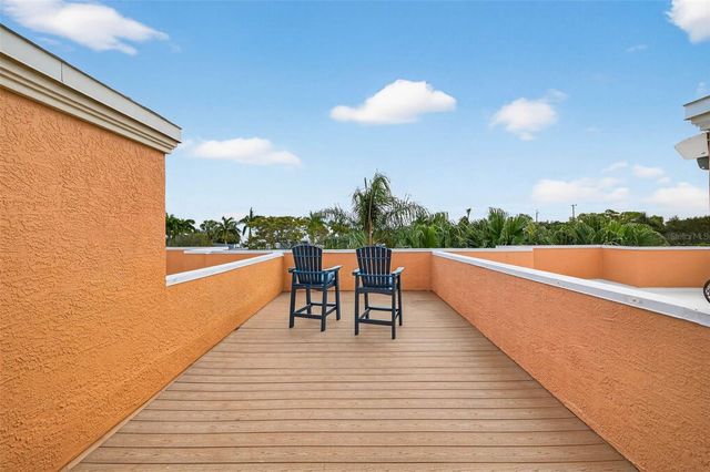 922 N SHORE DRIVE NE, St Petersburg, FL 33701