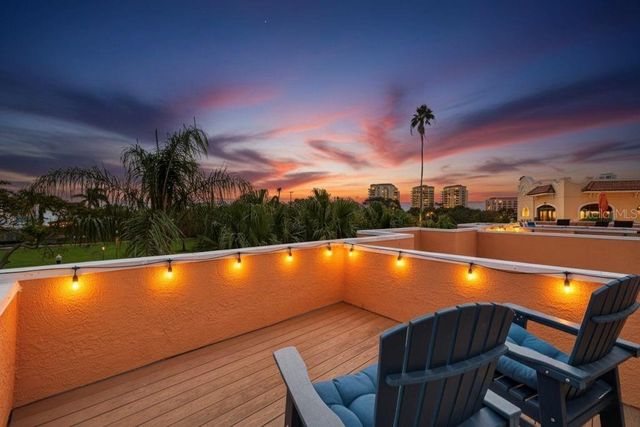 922 N SHORE DRIVE NE, St Petersburg, FL 33701