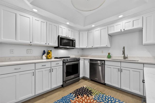 922 N SHORE DRIVE NE, St Petersburg, FL 33701