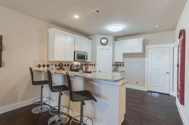 203 Belleville Drive, Lewisville, TX 75057