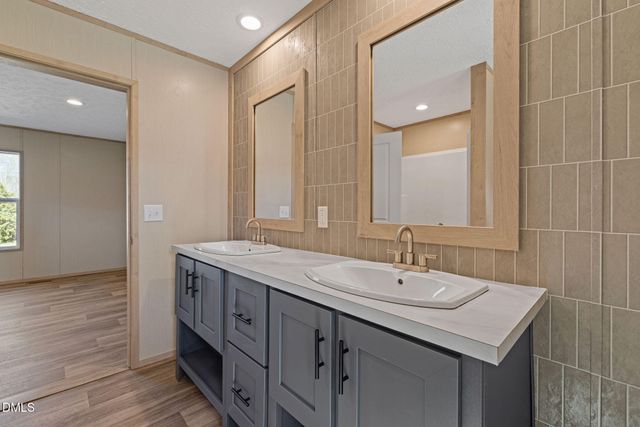 25 Old Pebble Lane, Kenly, NC 27542