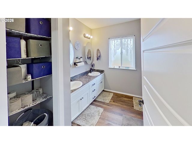 241 Se JOHNSON St, Winston, OR 97496