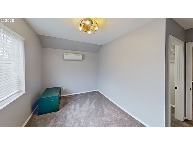 241 Se JOHNSON St, Winston, OR 97496