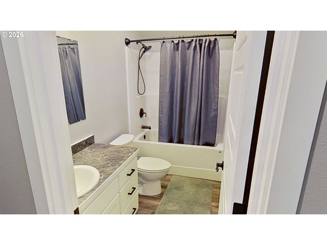 241 Se JOHNSON St, Winston, OR 97496