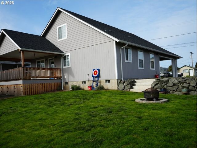 241 Se JOHNSON St, Winston, OR 97496