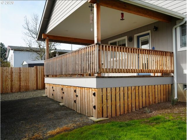 241 Se JOHNSON St, Winston, OR 97496