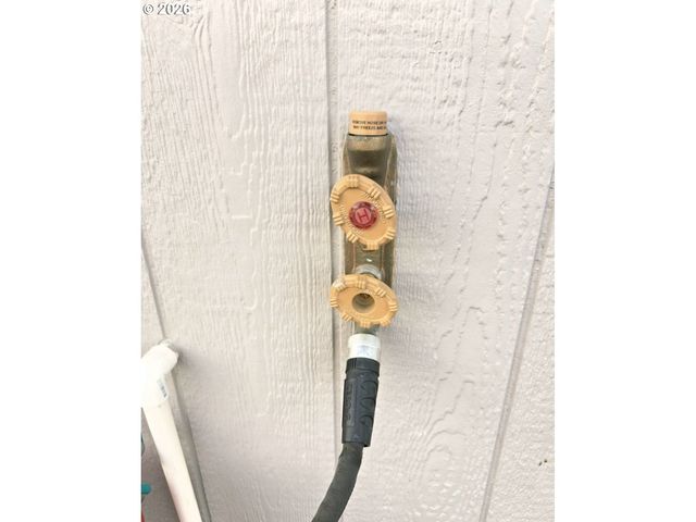 241 Se JOHNSON St, Winston, OR 97496