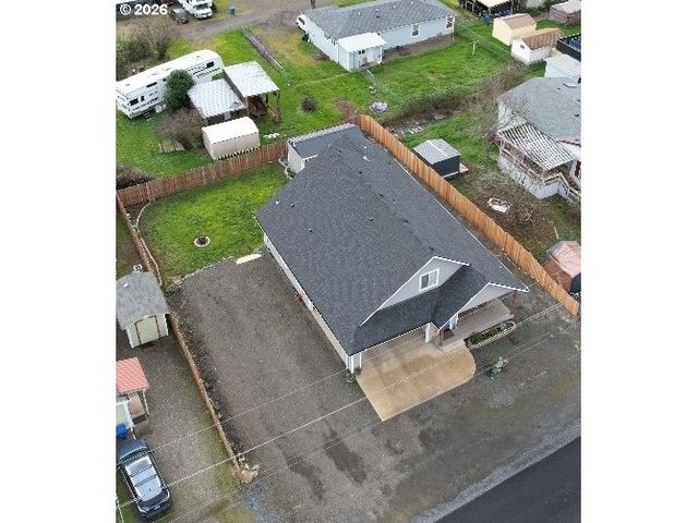 241 Se JOHNSON St, Winston, OR 97496