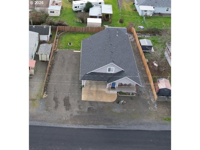 241 Se JOHNSON St, Winston, OR 97496