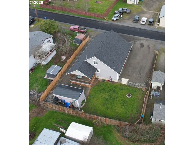 241 Se JOHNSON St, Winston, OR 97496