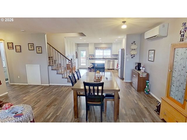 241 Se JOHNSON St, Winston, OR 97496