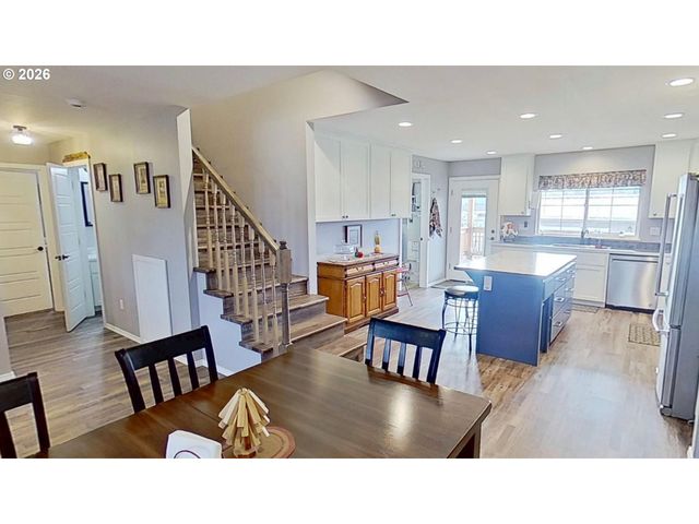 241 Se JOHNSON St, Winston, OR 97496