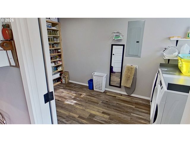 241 Se JOHNSON St, Winston, OR 97496