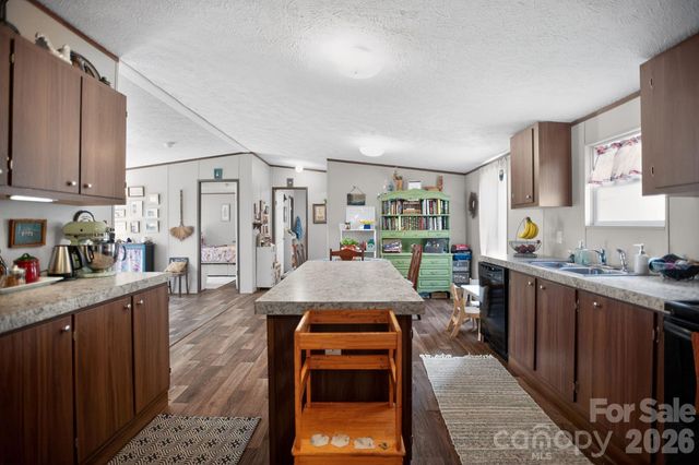 212 Ball Hollow Lane, Burnsville, NC 28714