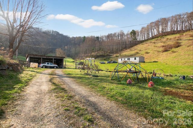 212 Ball Hollow Lane, Burnsville, NC 28714