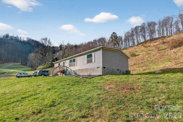 212 Ball Hollow Lane, Burnsville, NC 28714