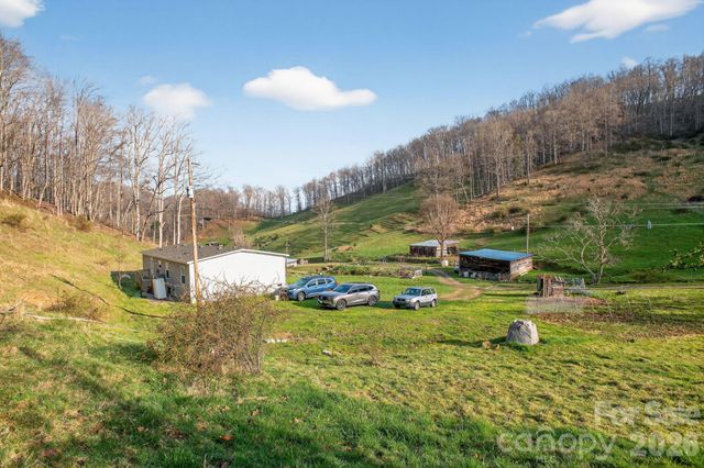 212 Ball Hollow Lane, Burnsville, NC 28714