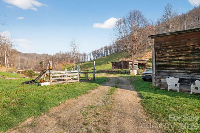 212 Ball Hollow Lane, Burnsville, NC 28714