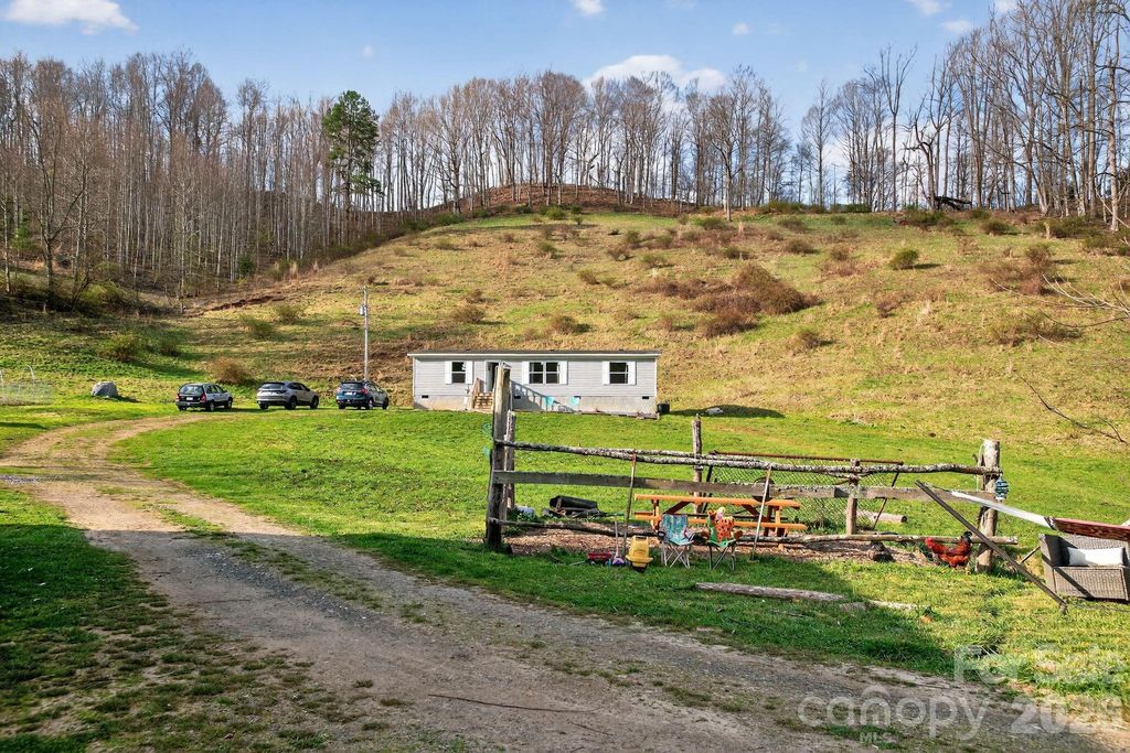 212 Ball Hollow Lane, Burnsville, NC 28714