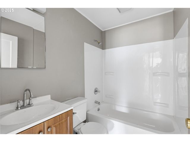 11751 Se OAK St, Portland, OR 97216