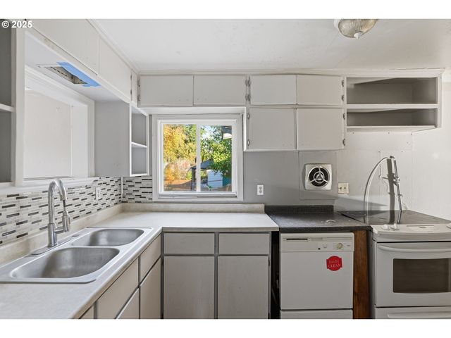 11751 Se OAK St, Portland, OR 97216