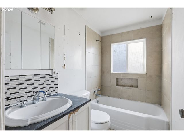 11751 Se OAK St, Portland, OR 97216