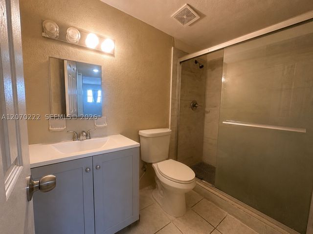 3600 NW 21st St 313, Lauderdale Lakes, FL 33311