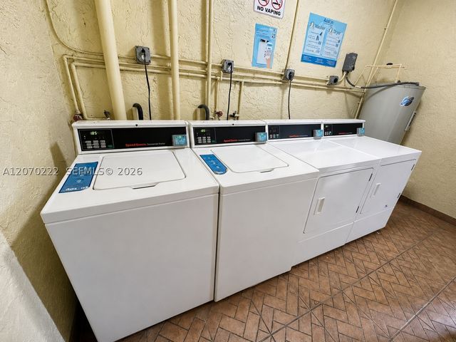 3600 NW 21st St 313, Lauderdale Lakes, FL 33311
