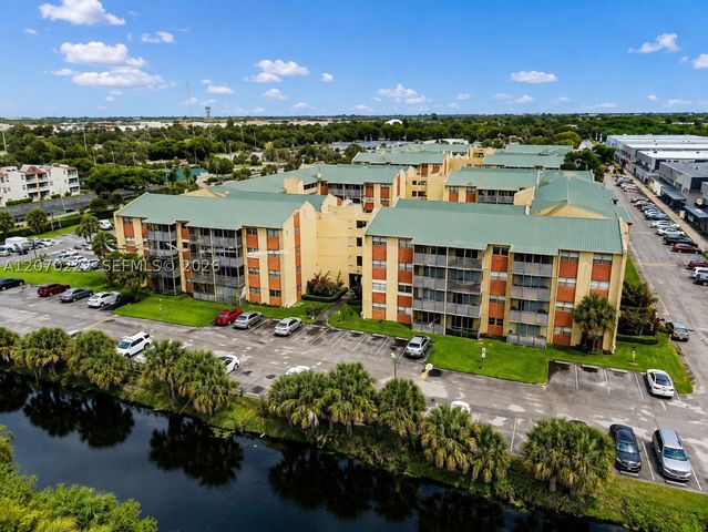 3600 NW 21st St 313, Lauderdale Lakes, FL 33311