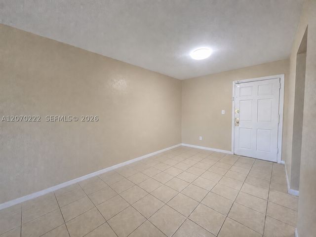 3600 NW 21st St 313, Lauderdale Lakes, FL 33311